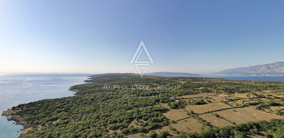Novalja, Pag - Affascinante terreno con struttura legalizzata vicino al mare