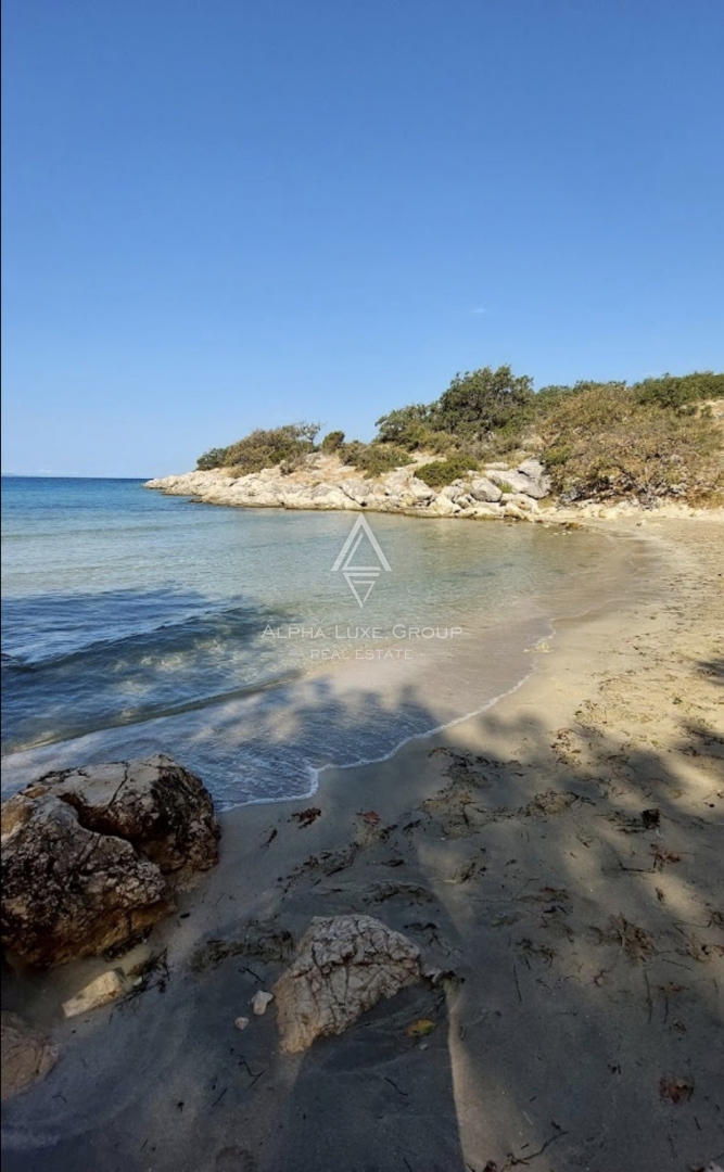Novalja, Pag - Affascinante terreno con struttura legalizzata vicino al mare
