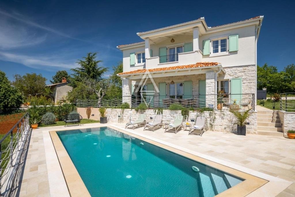 Vicinanze di Poreč: Incantevole villa in pietra con eleganza moderna