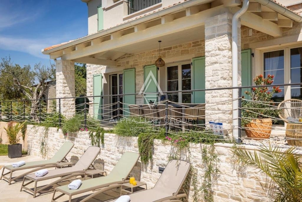 Vicinanze di Poreč: Incantevole villa in pietra con eleganza moderna