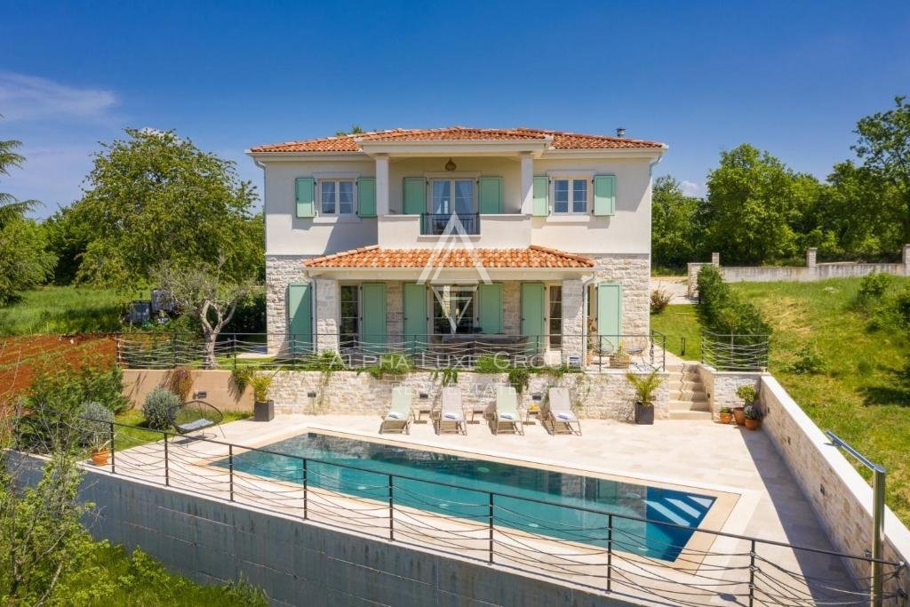 Vicinanze di Poreč: Incantevole villa in pietra con eleganza moderna