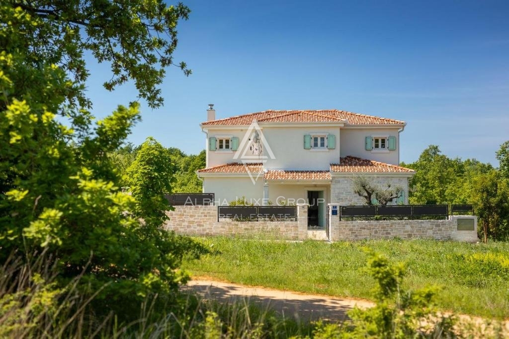 Vicinanze di Poreč: Incantevole villa in pietra con eleganza moderna