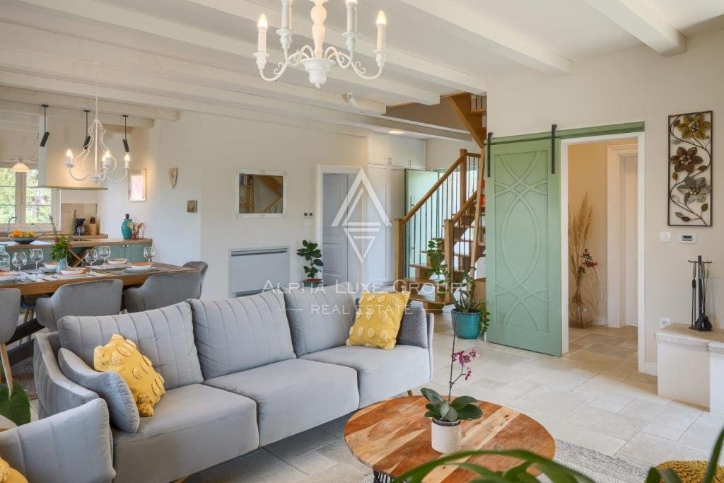 Vicinanze di Poreč: Incantevole villa in pietra con eleganza moderna