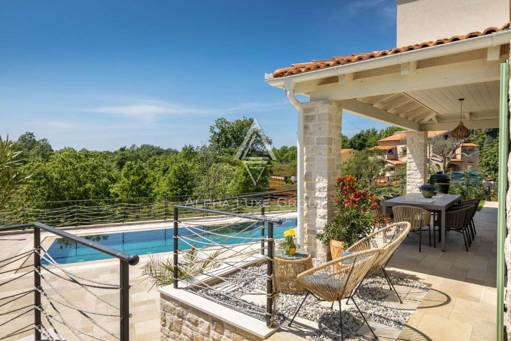 Vicinanze di Poreč: Incantevole villa in pietra con eleganza moderna