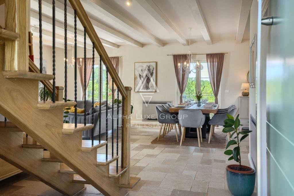 Vicinanze di Poreč: Incantevole villa in pietra con eleganza moderna