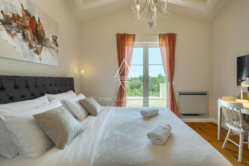 Vicinanze di Poreč: Incantevole villa in pietra con eleganza moderna