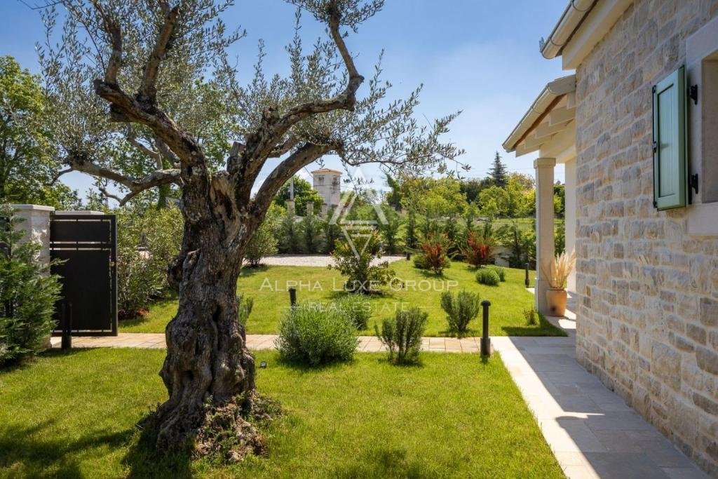 Vicinanze di Poreč: Incantevole villa in pietra con eleganza moderna