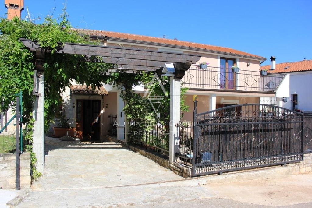 Momjan, Istria - Storica casa di pietra con piscina