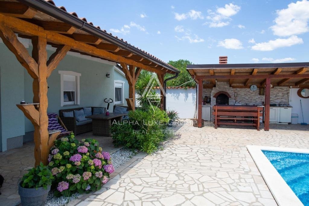 Pomer, Istria: Splendida casa vicino al mare in vendita