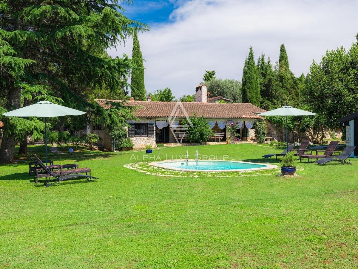 Bella proprietà con una casa e tre bungalow, a 250 m dal mare, Umago, ISTRIA