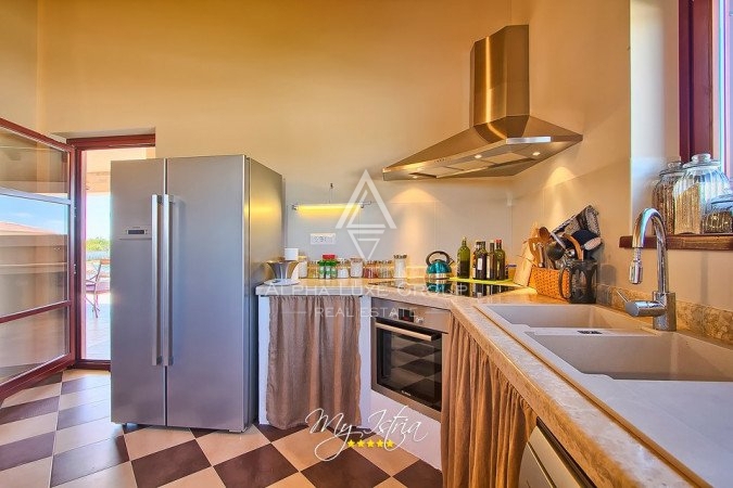 Istria, Svetvinčenat: Stupenda villa con ampio giardino