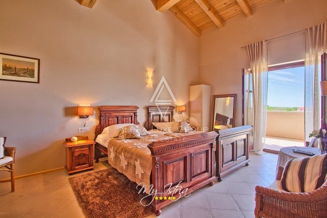 Istria, Svetvinčenat: Stupenda villa con ampio giardino