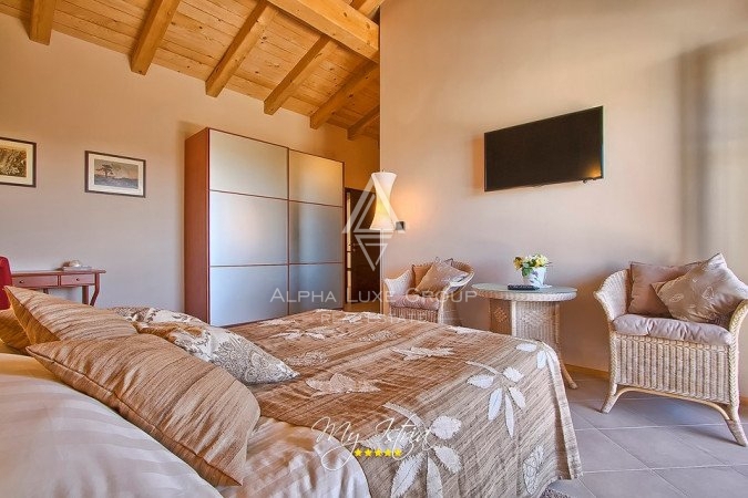 Istria, Svetvinčenat: Stupenda villa con ampio giardino