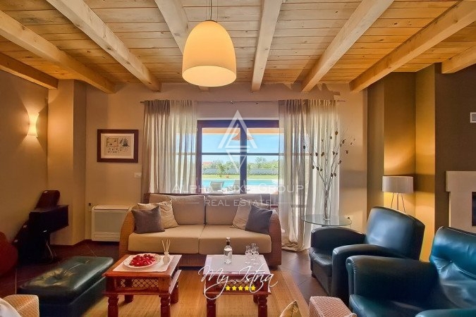 Istria, Svetvinčenat: Stupenda villa con ampio giardino