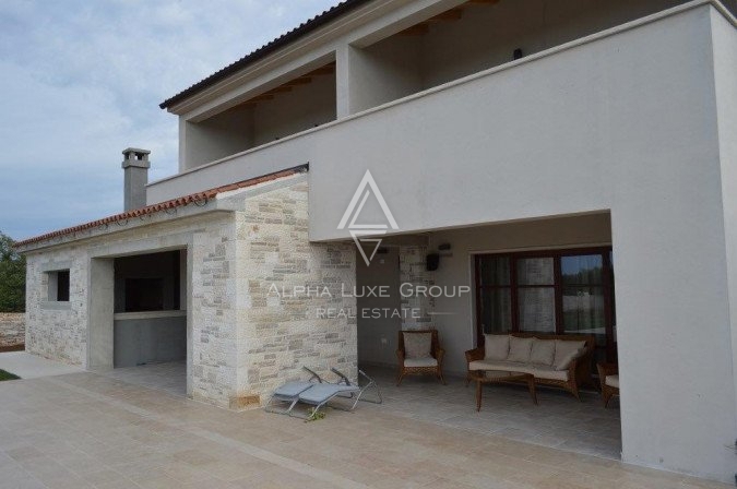 Istria, Svetvinčenat: Stupenda villa con ampio giardino