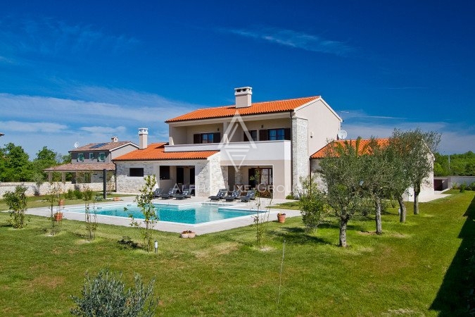 Istria, Svetvinčenat: Stupenda villa con ampio giardino