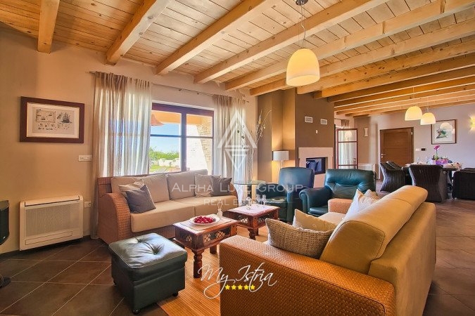 Istria, Svetvinčenat: Stupenda villa con ampio giardino