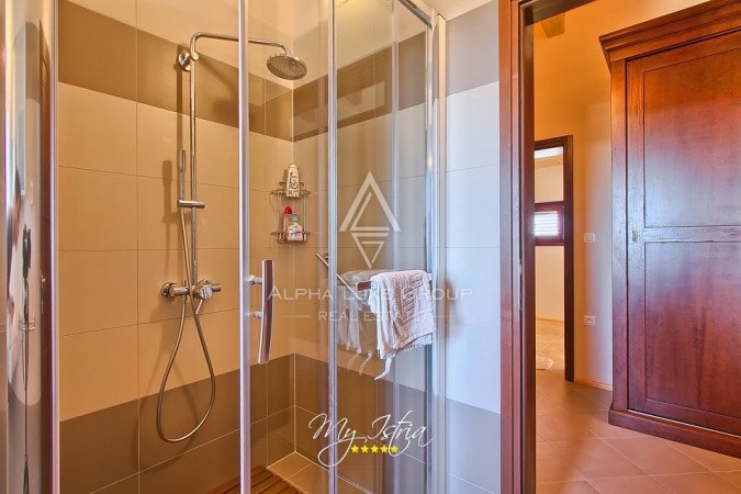 Istria, Svetvinčenat: Stupenda villa con ampio giardino