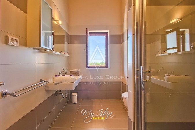 Istria, Svetvinčenat: Stupenda villa con ampio giardino