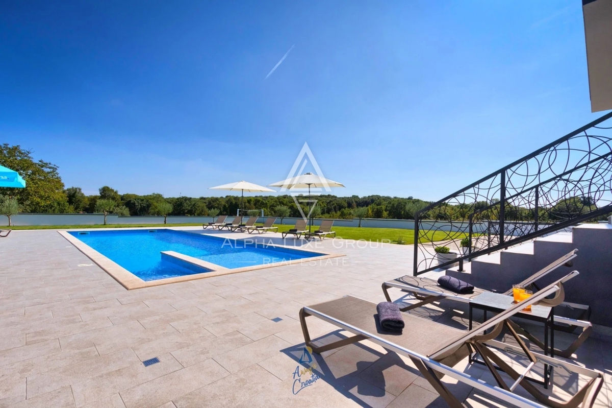 Villa di lusso con piscina e ampio giardino, Pola, Istria
