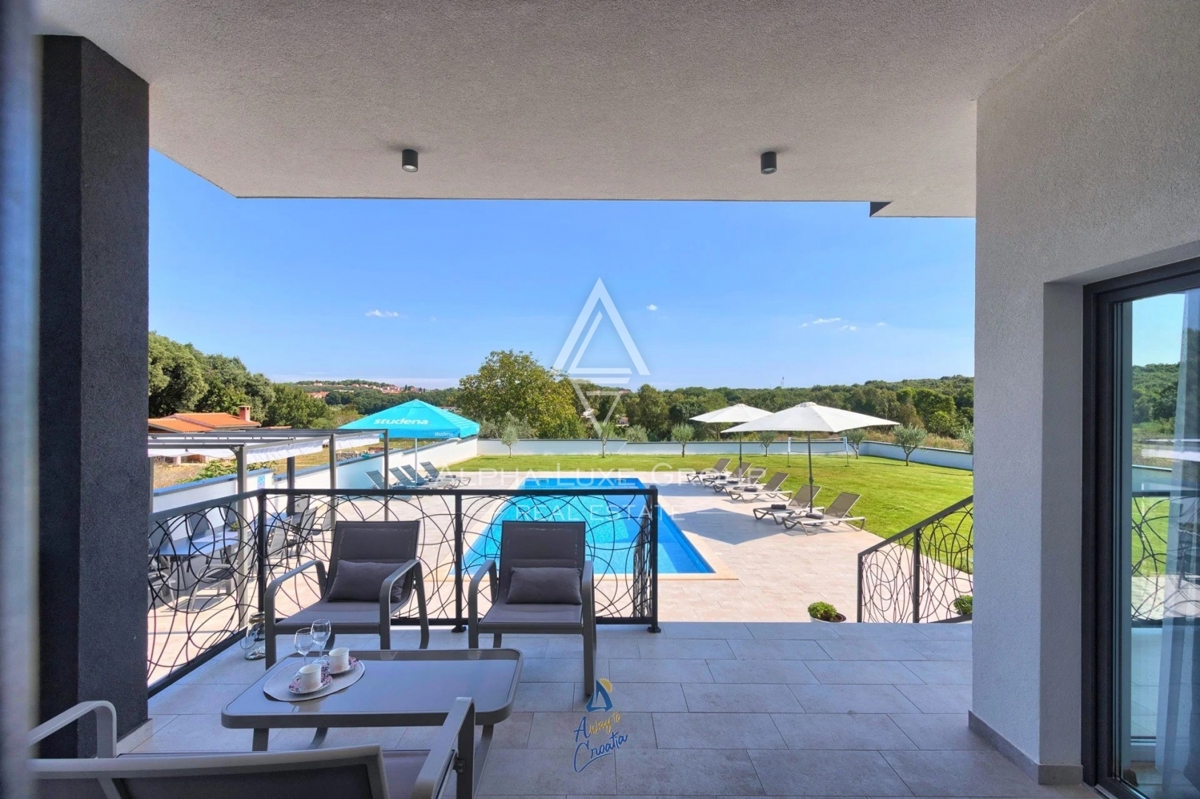 Villa di lusso con piscina e ampio giardino, Pola, Istria