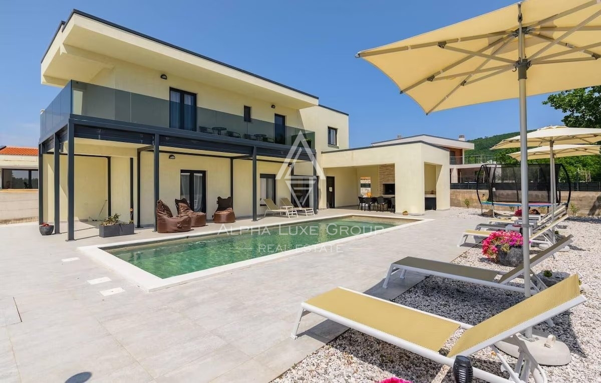 Labin: Nuova villa di lusso con piscina in vendita