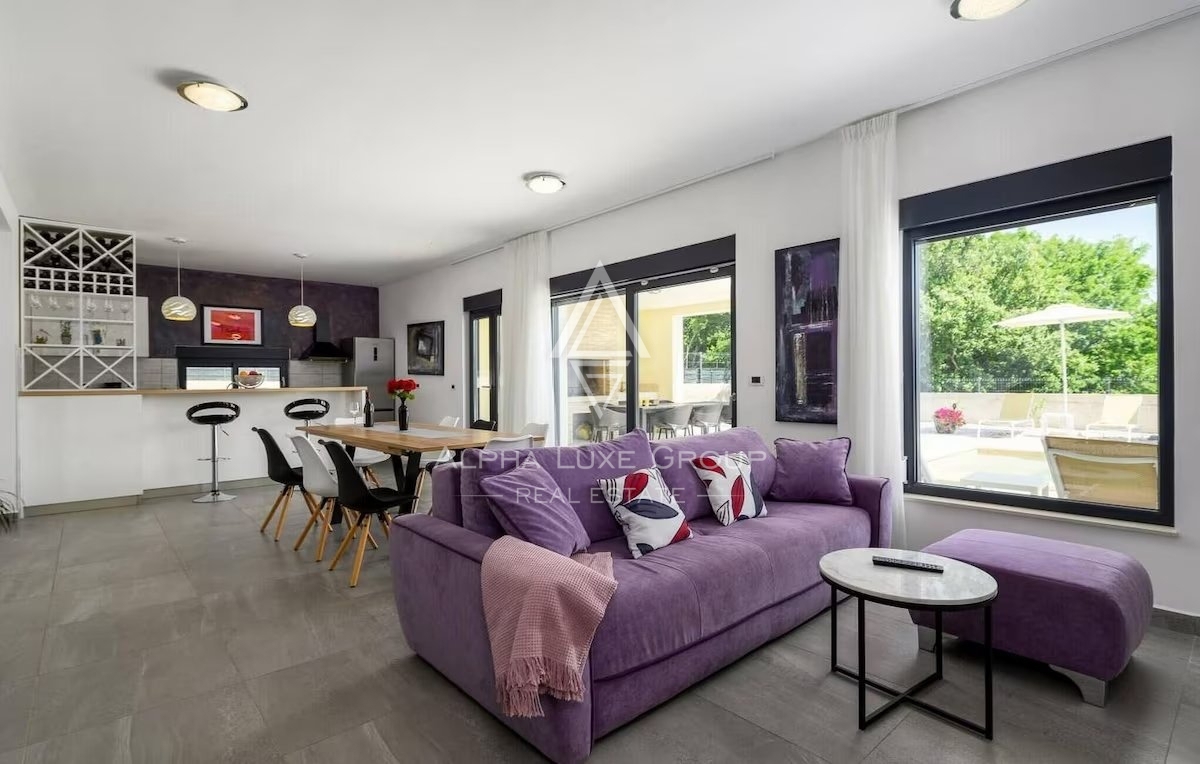 Labin: Nuova villa di lusso con piscina in vendita