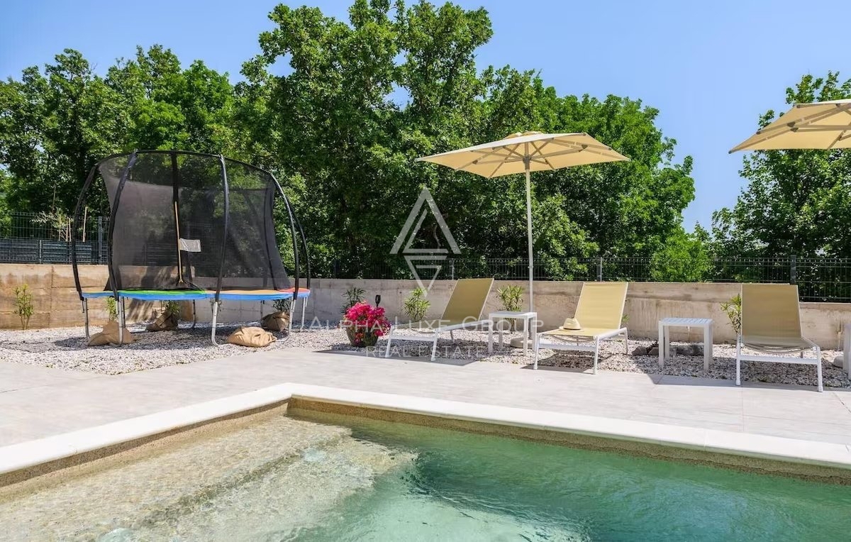 Labin: Nuova villa di lusso con piscina in vendita