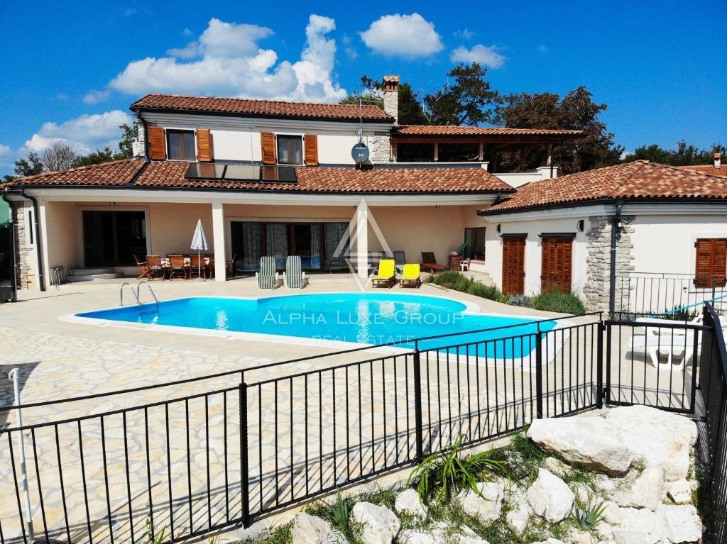 Villa con piscina, posizione tranquilla, Gimino.