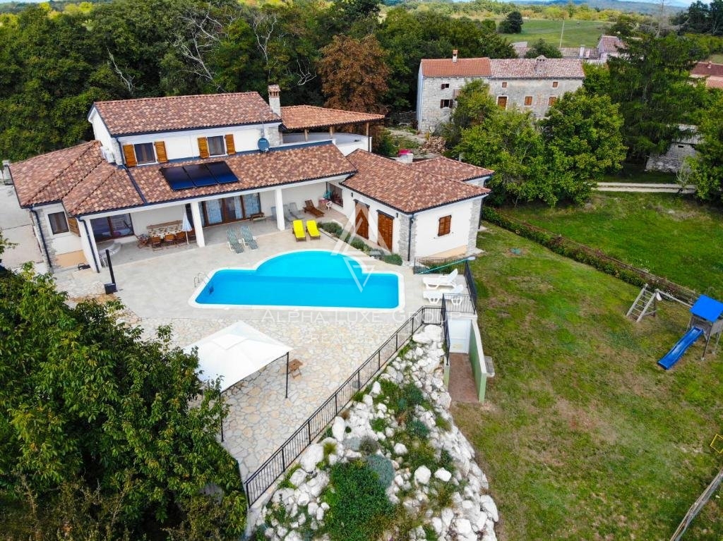 Villa con piscina, posizione tranquilla, Gimino.