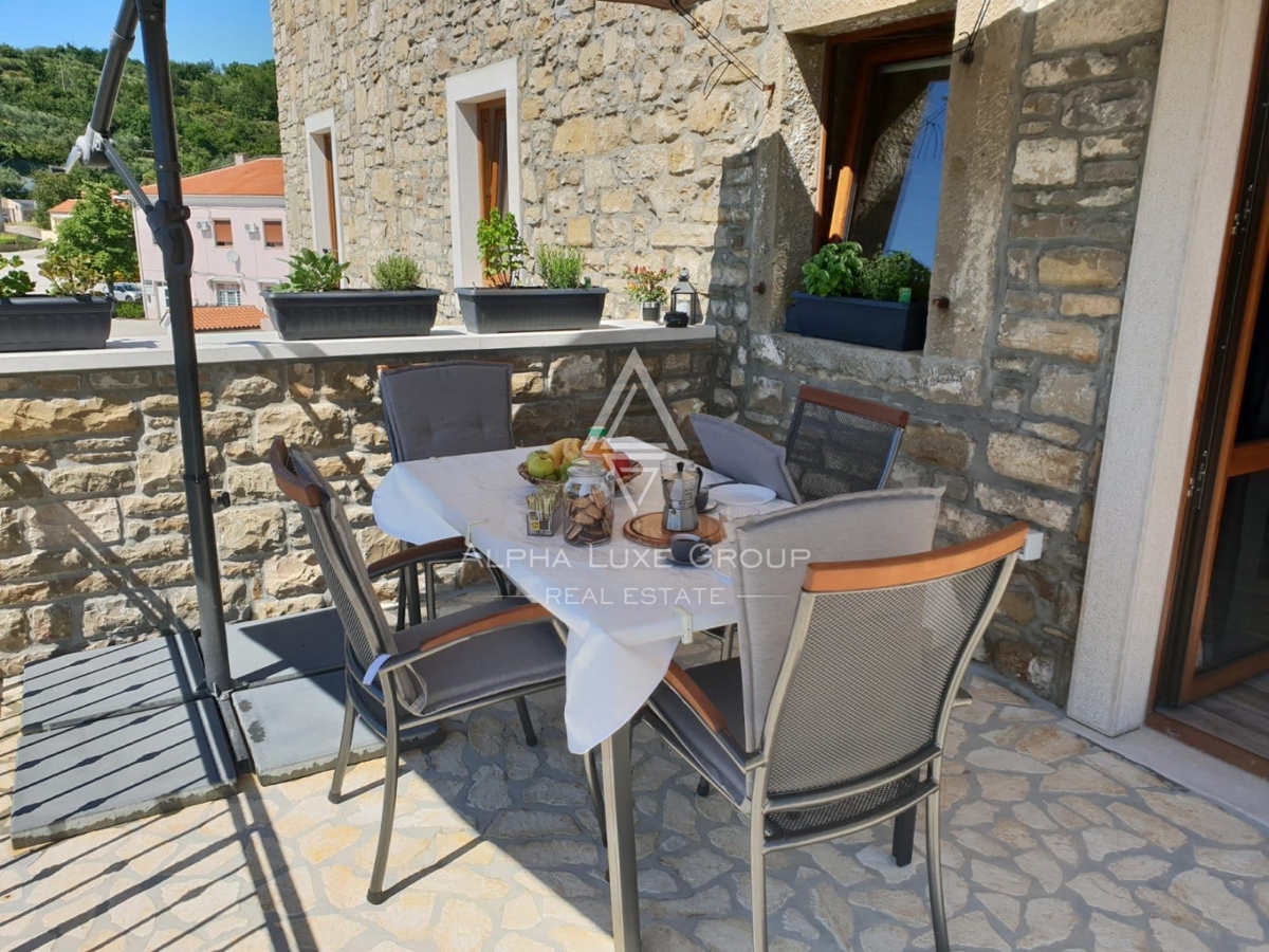 Buje, Istria – Casa in pietra ristrutturata con vista aperta