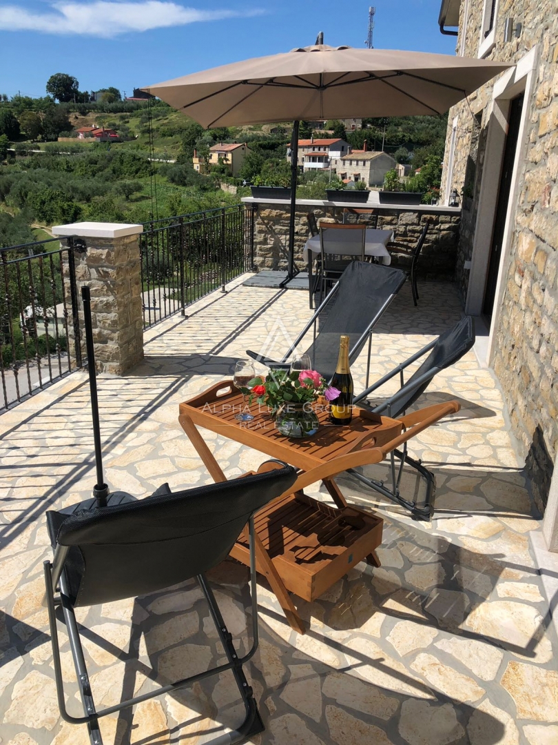 Buje, Istria – Casa in pietra ristrutturata con vista aperta