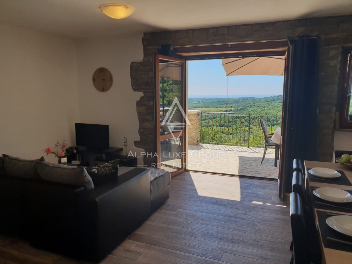 Buje, Istria – Casa in pietra ristrutturata con vista aperta