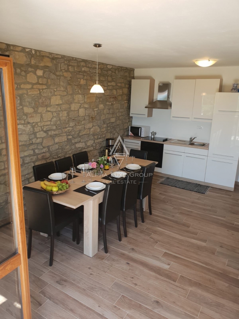 Buje, Istria – Casa in pietra ristrutturata con vista aperta