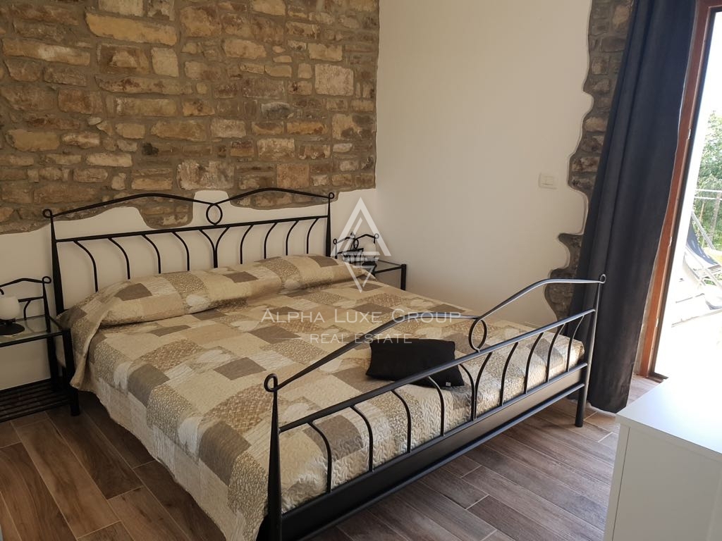 Buje, Istria – Casa in pietra ristrutturata con vista aperta