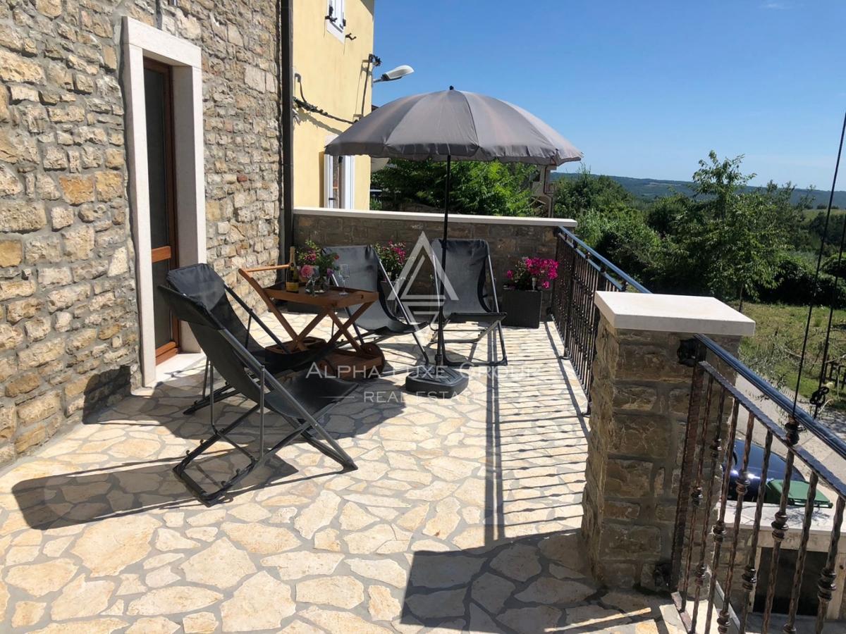 Buje, Istria – Casa in pietra ristrutturata con vista aperta