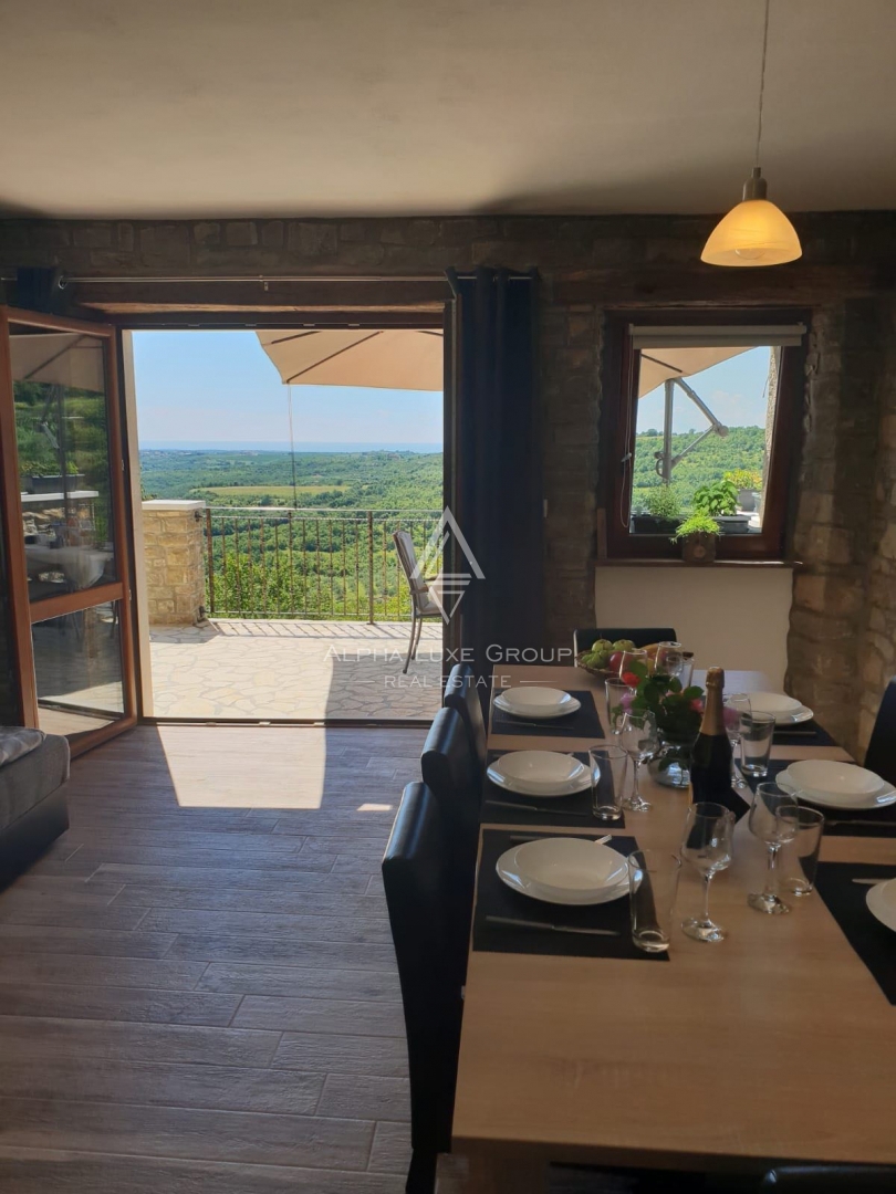 Buje, Istria – Casa in pietra ristrutturata con vista aperta