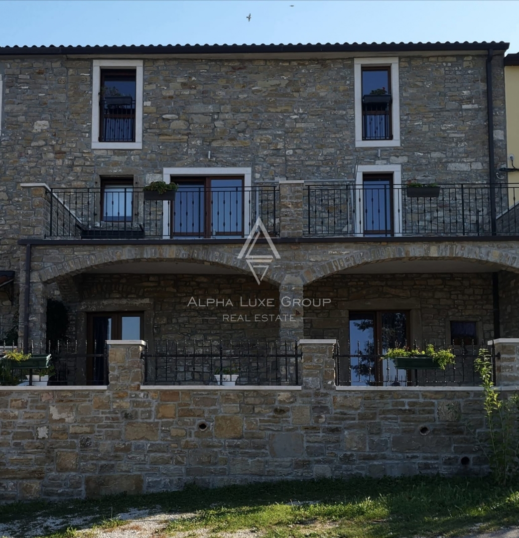 Buje, Istria – Casa in pietra ristrutturata con vista aperta
