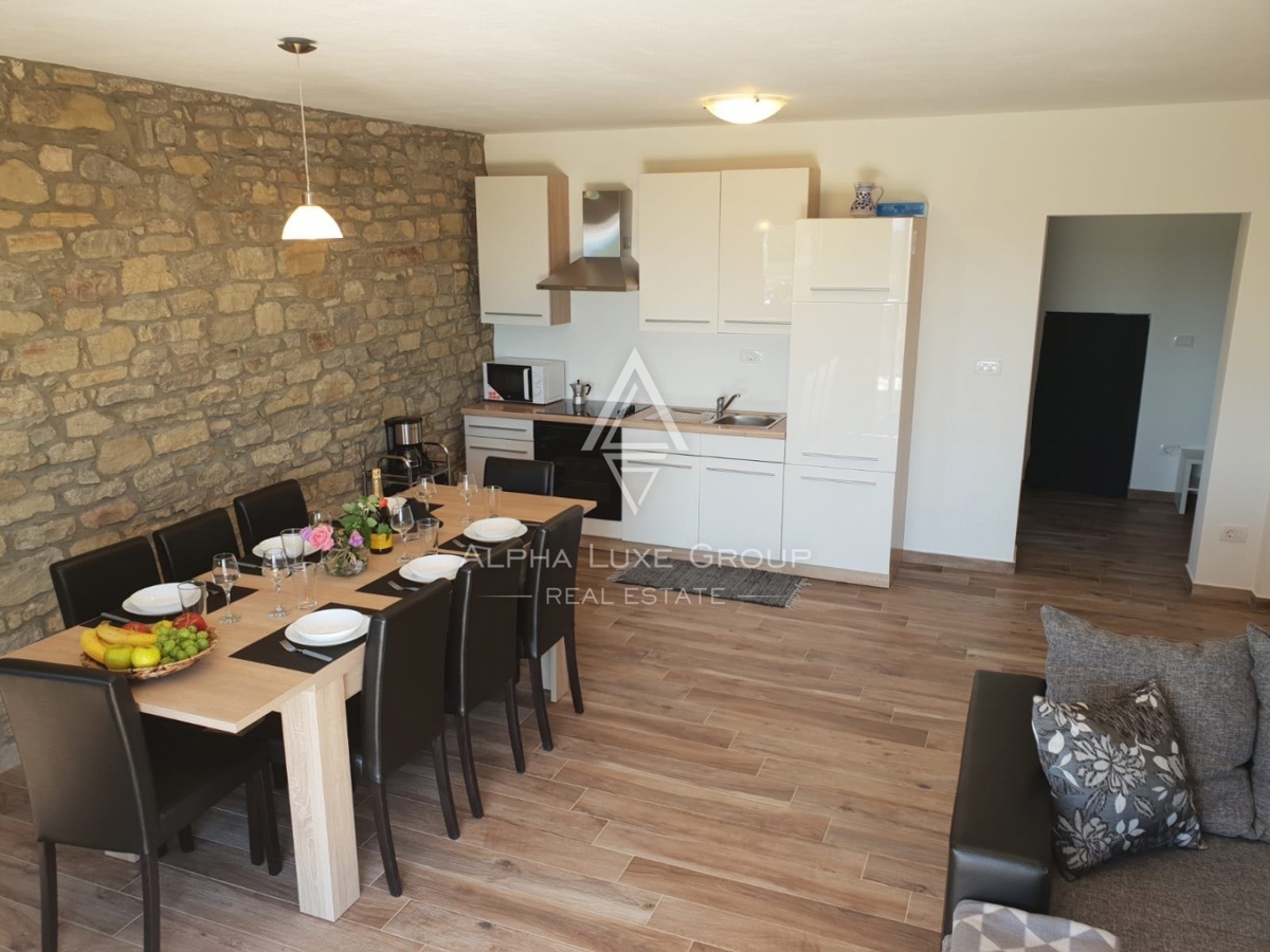 Buje, Istria – Casa in pietra ristrutturata con vista aperta