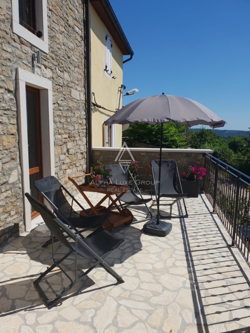 Buje, Istria – Casa in pietra ristrutturata con vista aperta