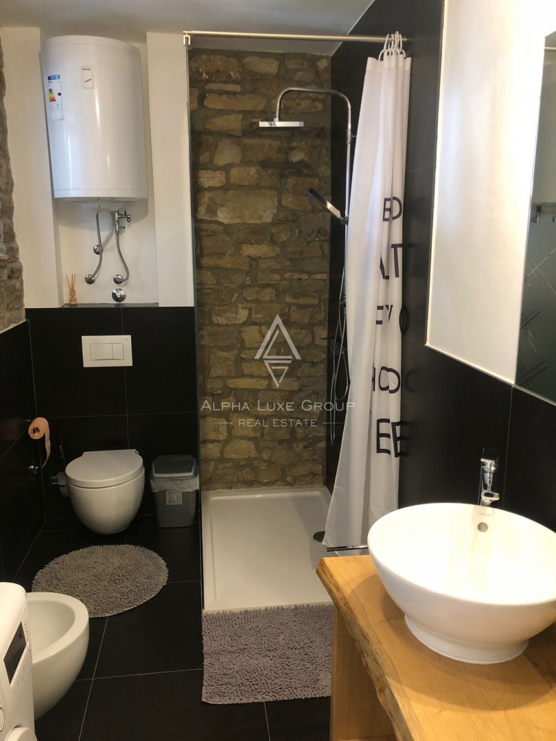 Buje, Istria – Casa in pietra ristrutturata con vista aperta