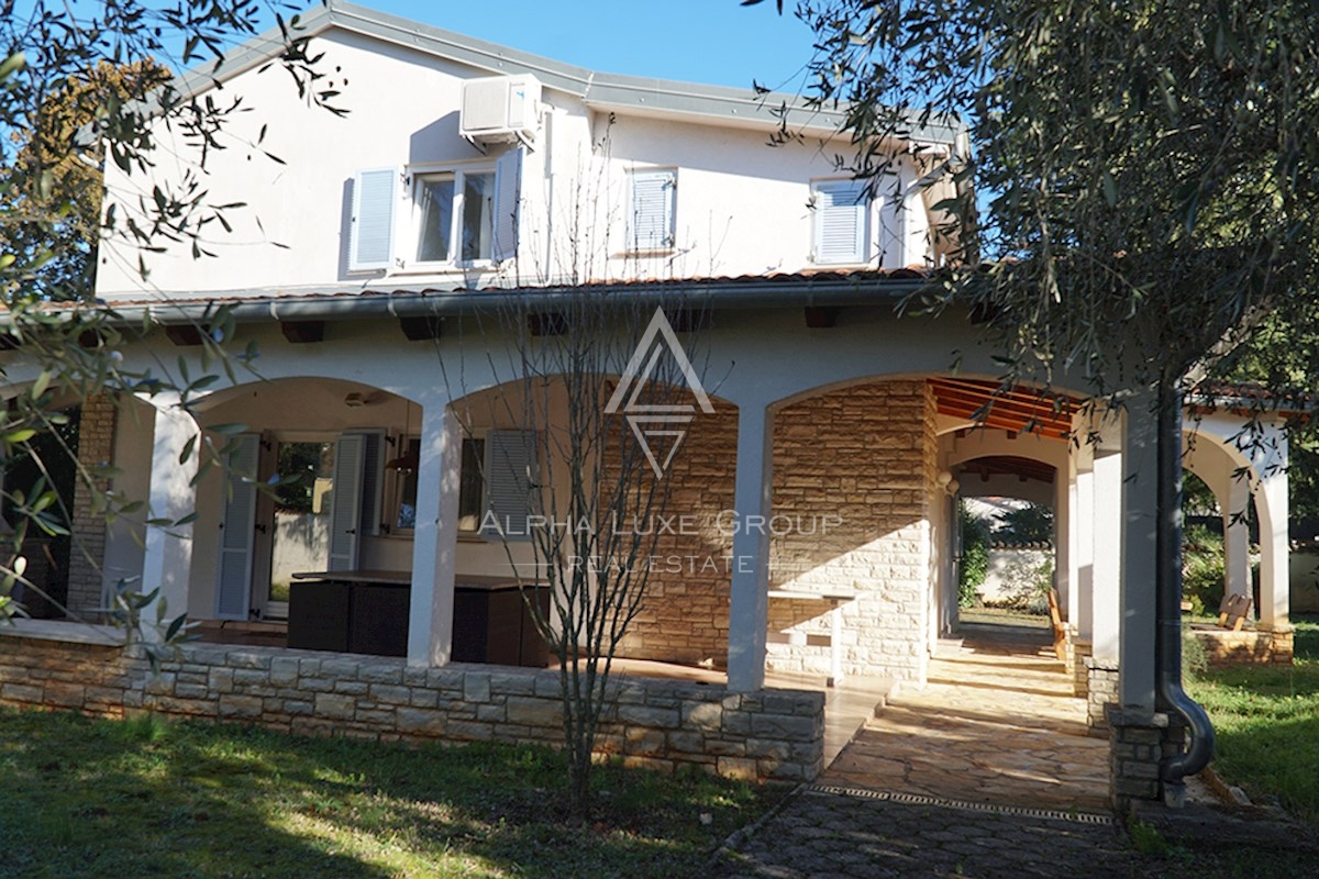 Novigrad, Istria : Casa costiera vicino al mare