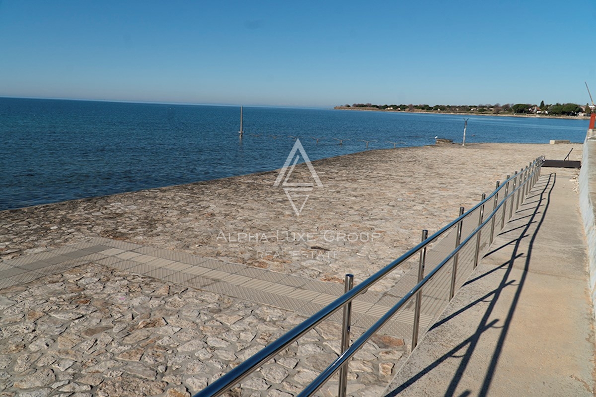 Novigrad, Istria : Casa costiera vicino al mare