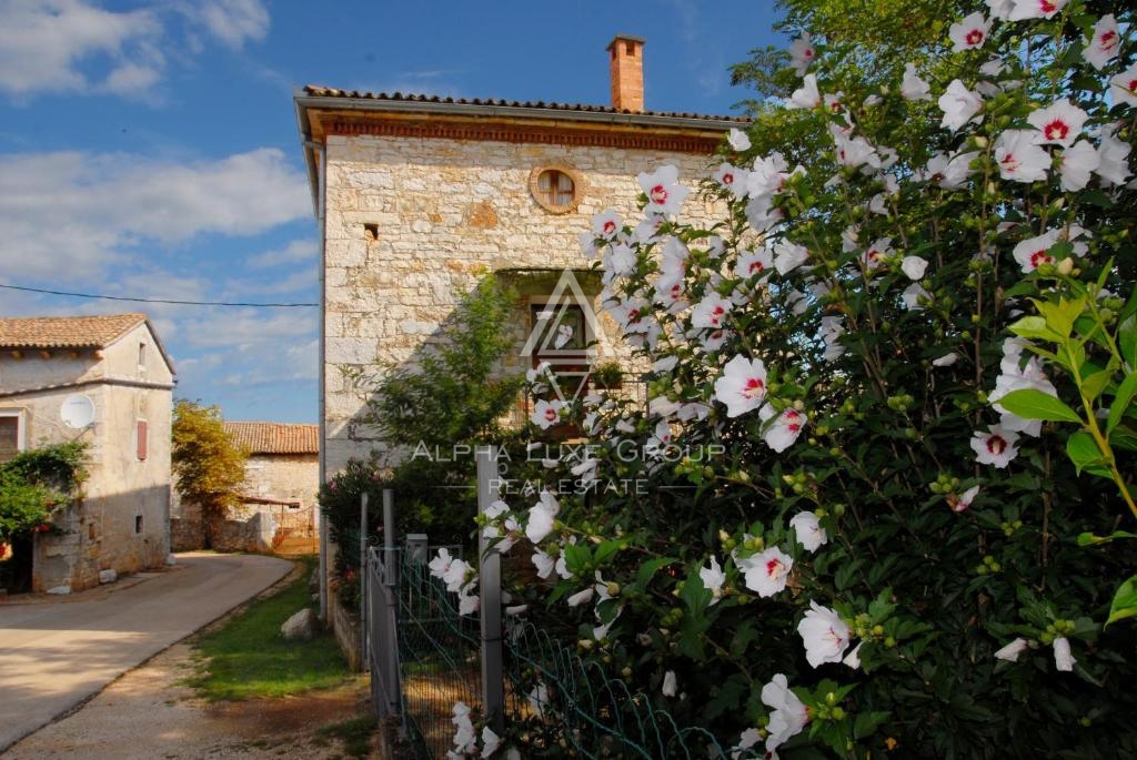 Frata, Istria: Casa in pietra ristrutturata con giardino