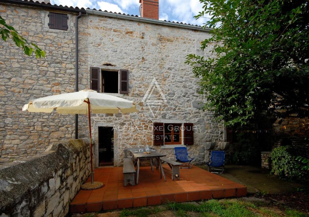 Frata, Istria: Casa in pietra ristrutturata con giardino