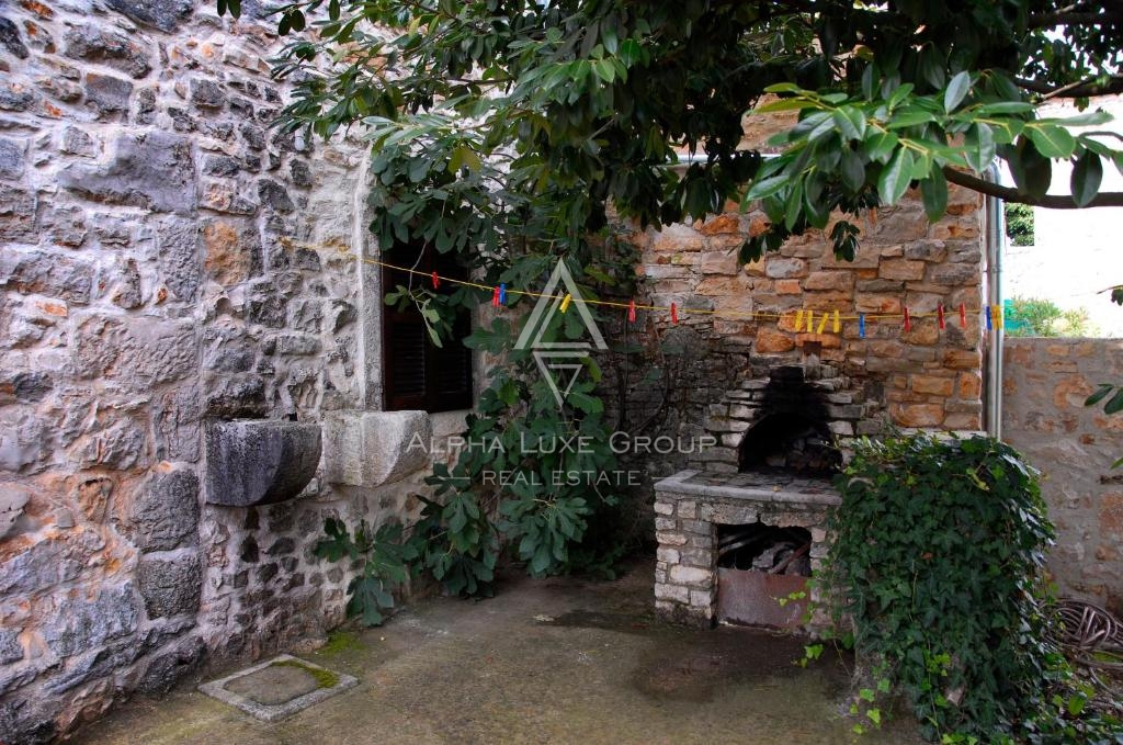 Frata, Istria: Casa in pietra ristrutturata con giardino