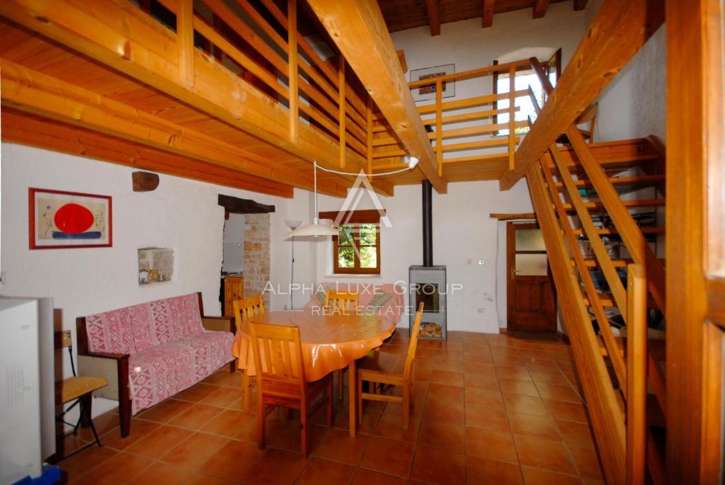 Frata, Istria: Casa in pietra ristrutturata con giardino