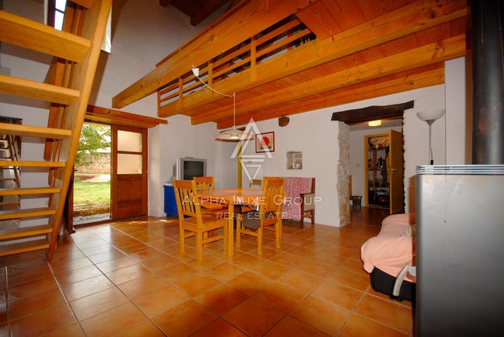 Frata, Istria: Casa in pietra ristrutturata con giardino