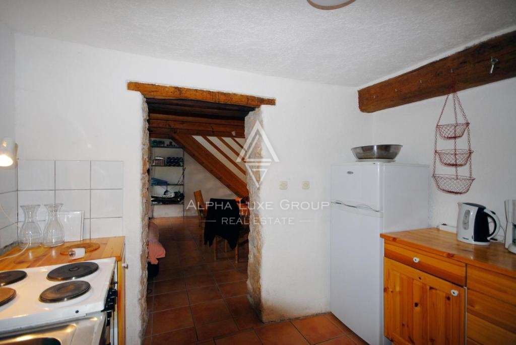 Frata, Istria: Casa in pietra ristrutturata con giardino