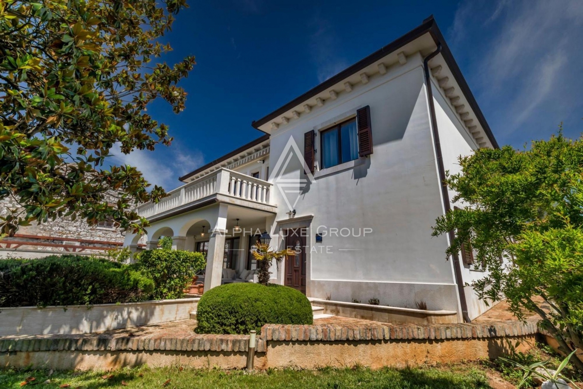 Istria, Umago – Elegante casa con vista mare vicino mare